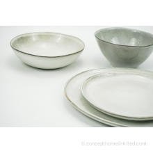 Reactive glazed stoneware dinner na nakatakda sa light grey